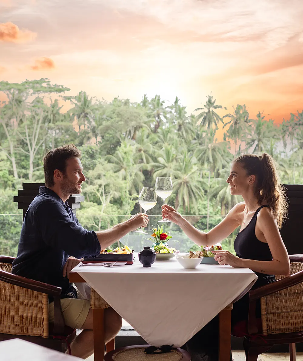 CasCades Restaurant Romantic Couple Lunch