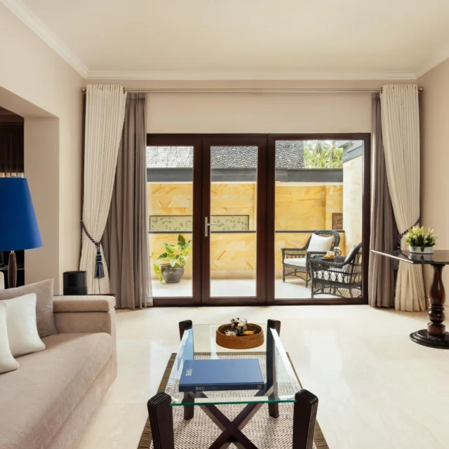 CasCades Suites invites you to unwind in your own spacious haven. Thoughtful design and tranquil surroundings make it the ideal escape to reset and recharge.

#UbudLuxury #SpaciousSuite #CasCadesRetreat #PeacefulEscape #BaliBliss
